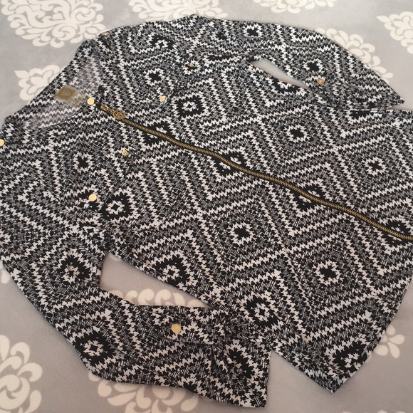 Anne Klein - Black & White Geometric Zip Up Blouse - Picture 5 of 8
